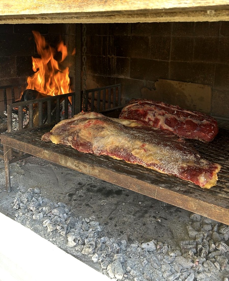 Tagli di carne argentina sulla parrilla