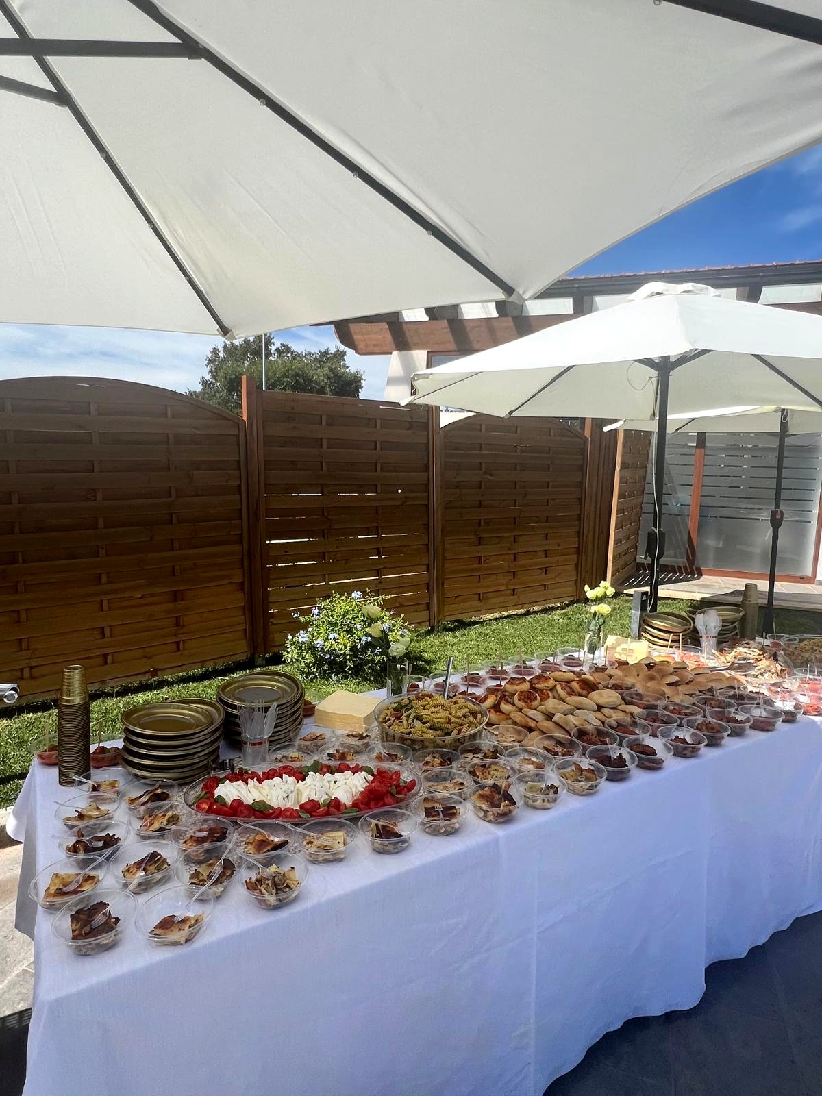Buffet catering Auris allestito per un evento